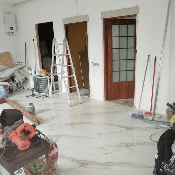 Casă cu Teren 5800 Mp în Central