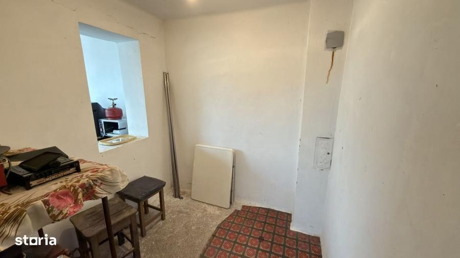 Casă cu 3 camere cu Teren 4108 Mp în Central