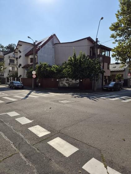 Casă cu 5 camere cu Teren 476 Mp în Islaz