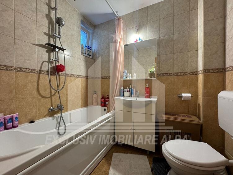 Apartament cu 3 camere decomandat, mobilat în Micești