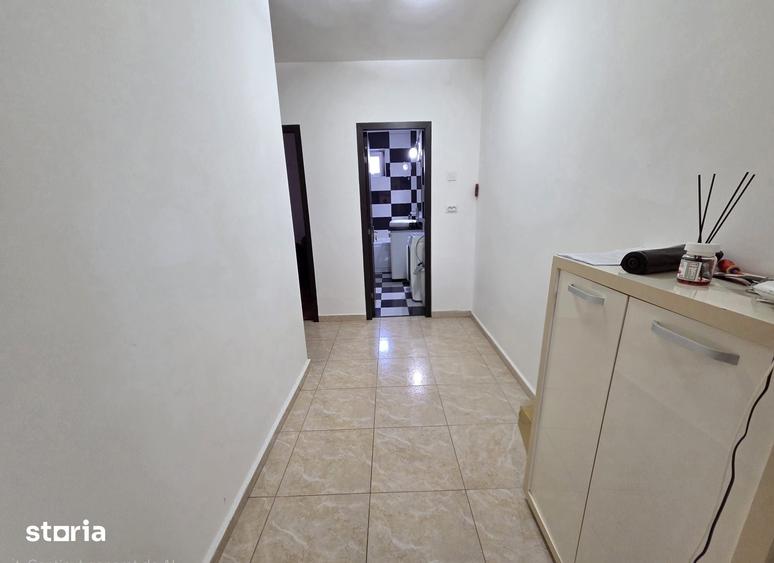 Apartament cu 3 camere decomandat în Micro 6