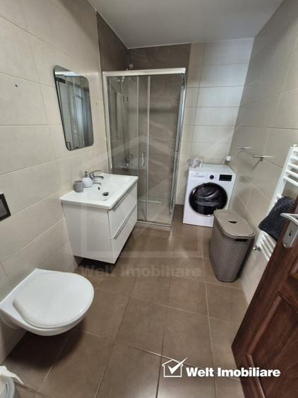 Apartament cu 3 camere semidecomandat, mobilat în Central