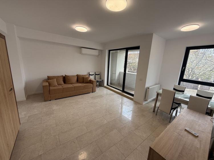 Apartament cu 3 camere decomandat, mobilat în Tomis Plus
