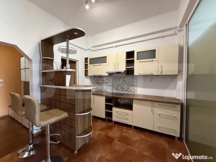 Apartament cu 2 camere semidecomandat, mobilat în Micro 17