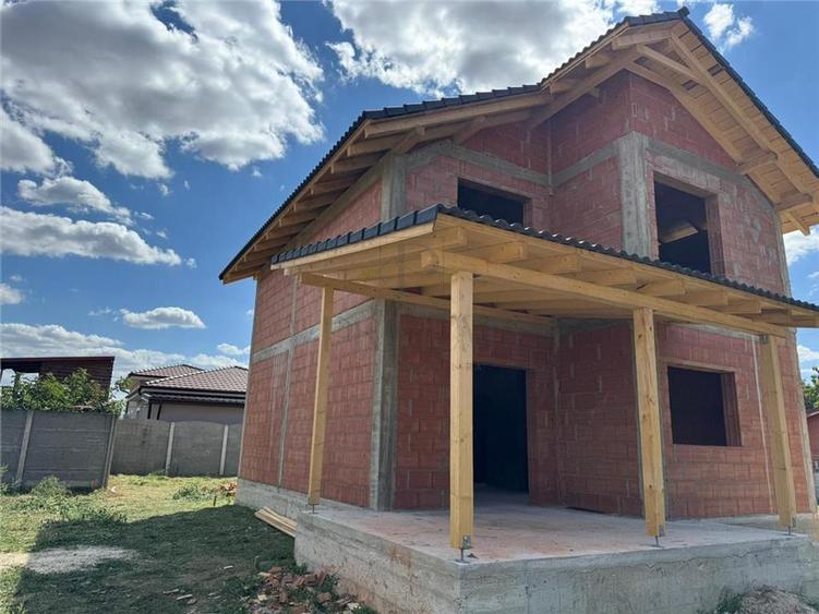 Casă individuală cu 4 camere cu Canalizare în Moșnița Nouă