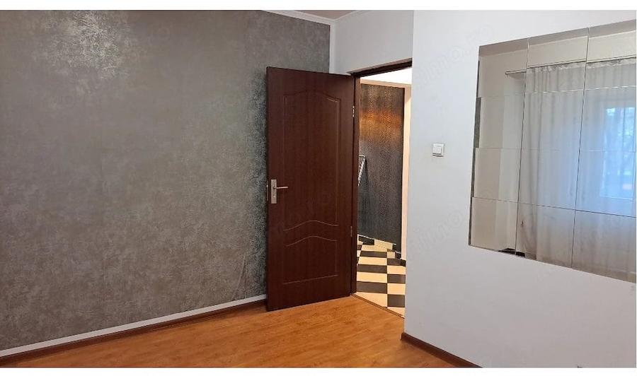 Apartament cu 3 camere decomandat în Decebal