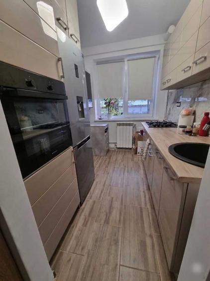 Apartament 3 camere - semidecomandat - etaj 1 - Micro 17 - 5