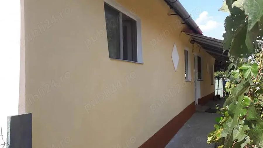 Casă cu 2 camere cu Teren 952 Mp în Centura