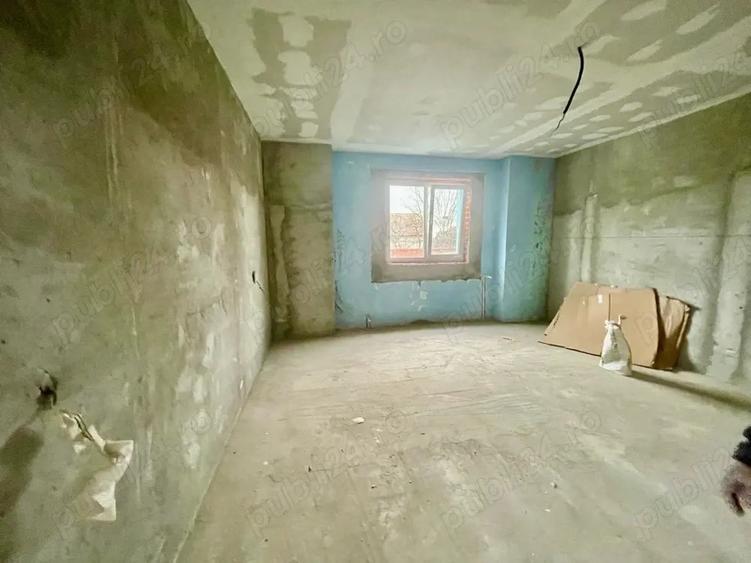 Casă cu Teren 1356 Mp în Jebel