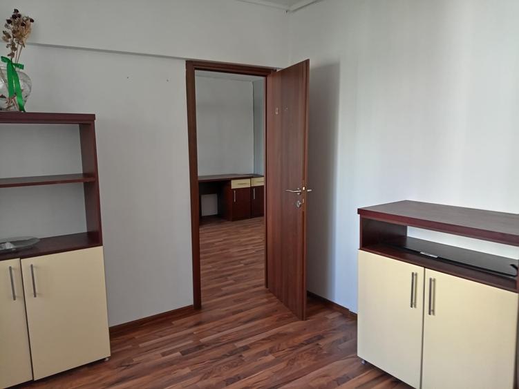 Apartament cu 4 camere în Moșilor