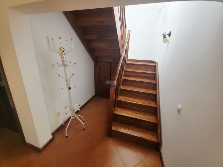 Casă individuală cu 5 camere cu Teren 1779 Mp în Izvoare (Dumbrava Roșie)