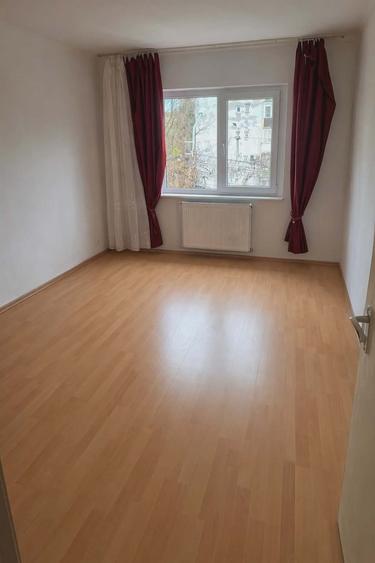 Apartament cu 3 camere decomandat în Rogerius