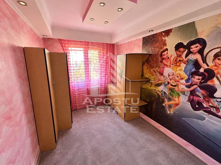 Apartament cu 3 camere semidecomandat, mobilat în Fratelia