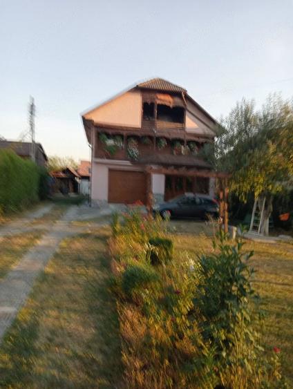 Casă cu Teren 2000 Mp în Ceauru