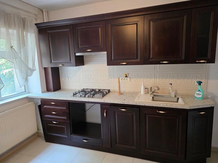 Apartament cu 4 camere decomandat în Doamna Ghica