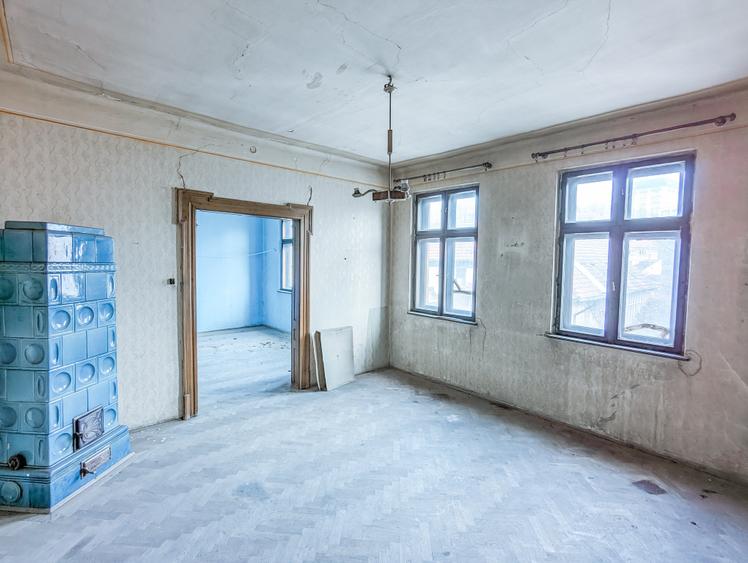 Casă individuală cu 10 camere cu Teren 284 Mp în Centrul Istoric