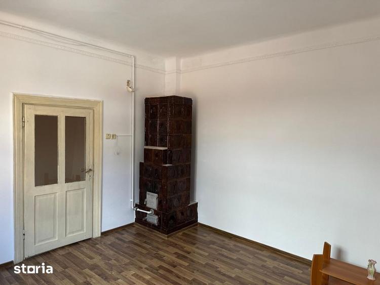 Casă individuală cu 6 camere cu Canalizare în Rahova