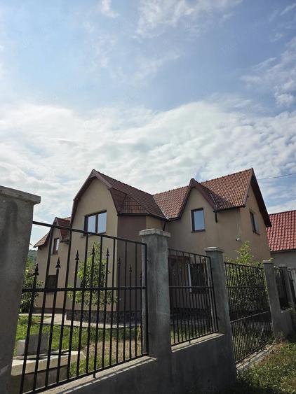 Casă cu 4 camere cu Teren 414 Mp în Valchid
