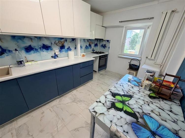 Apartament cu 3 camere decomandat  Dacia, bloc 1990 - 22