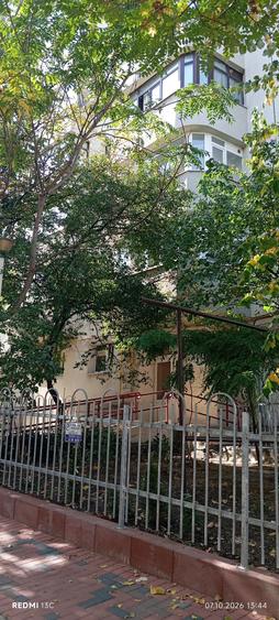 Apartament cu 3 camere semidecomandat în Mihai Bravu