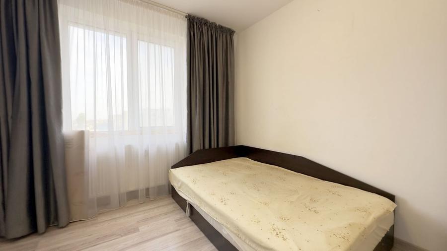 Apartament cu 3 camere semidecomandat în Rahova