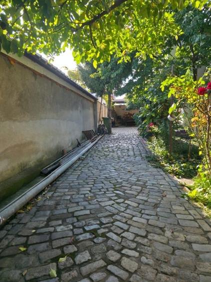 Casă individuală cu 3 camere cu Canalizare în Central