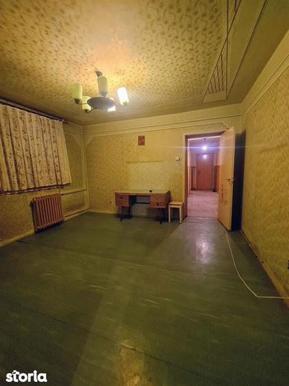 Apartament cu 4 camere în Decebal