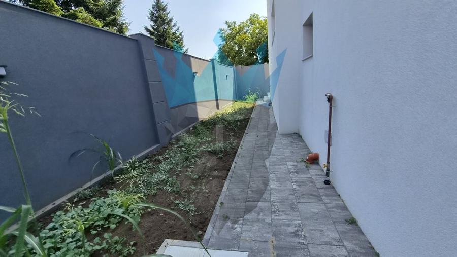 Casă individuală cu 5 camere cu Canalizare în Voluntari
