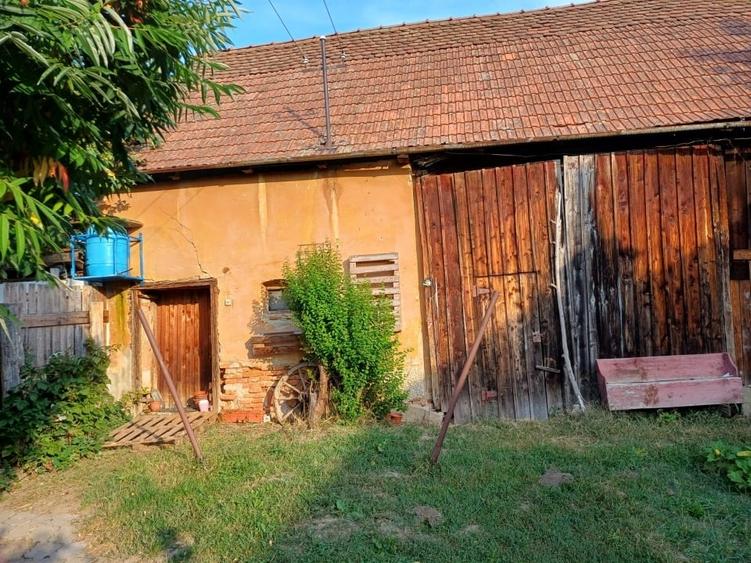 Casă individuală cu 2 camere cu Teren 1900 Mp în Doștat