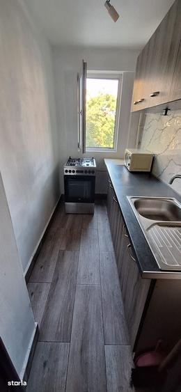Apartament cu 4 camere semidecomandat în Pantelimon