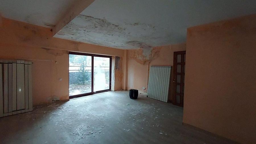 Casă individuală cu 6 camere cu Teren 600 Mp în Central