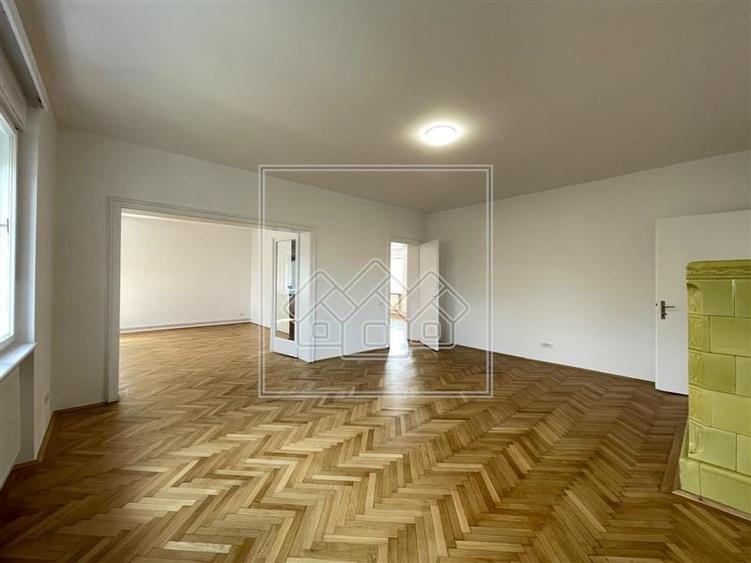 Casă individuală cu 12 camere cu Teren 600 Mp în Hipodrom 1
