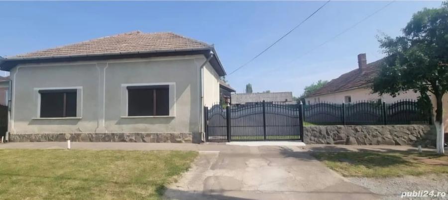 Casă cu 3 camere cu Teren 1550 Mp în Central