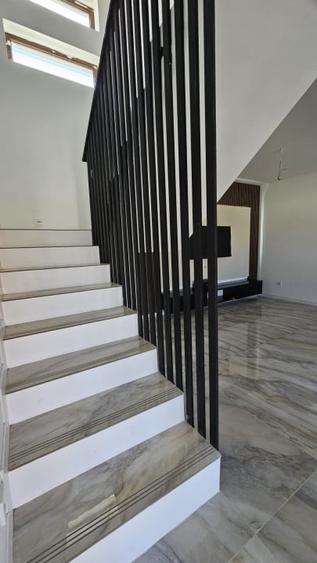 Casă individuală cu 5 camere cu Canalizare în Malu Mare