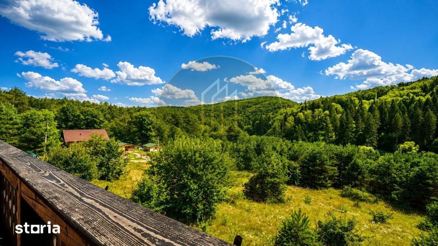 Casă cu 7 camere cu Teren 1000 Mp în Apața