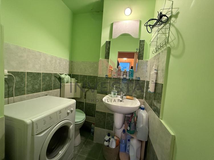 Apartament cu 3 camere semidecomandat, mobilat în Între Lacuri