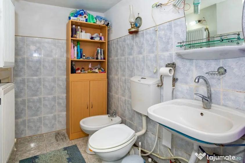 Casă cu 4 camere cu Teren 5232 Mp în Căldăraru