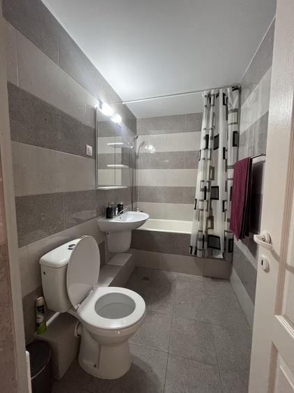Apartament cu 4 camere decomandat în Exterior Vest