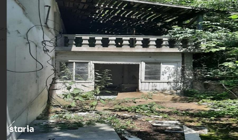 Casă cu 9 camere cu Teren 1936 Mp în Comarnic
