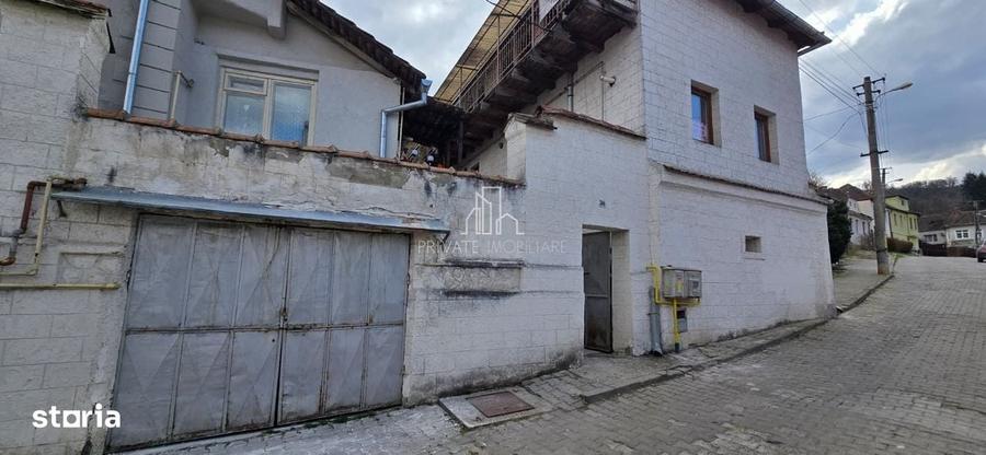 Casă cu 4 camere decomandat în Angofa