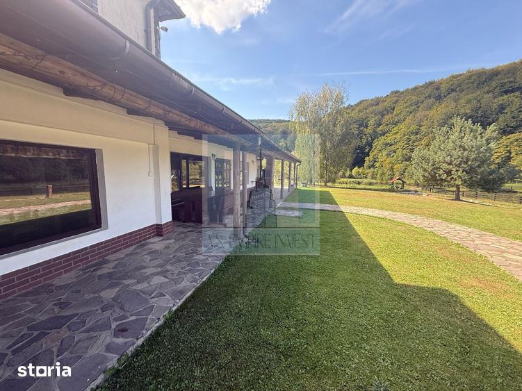 Casă cu 7 camere cu Teren 16800 Mp în Dobârlău