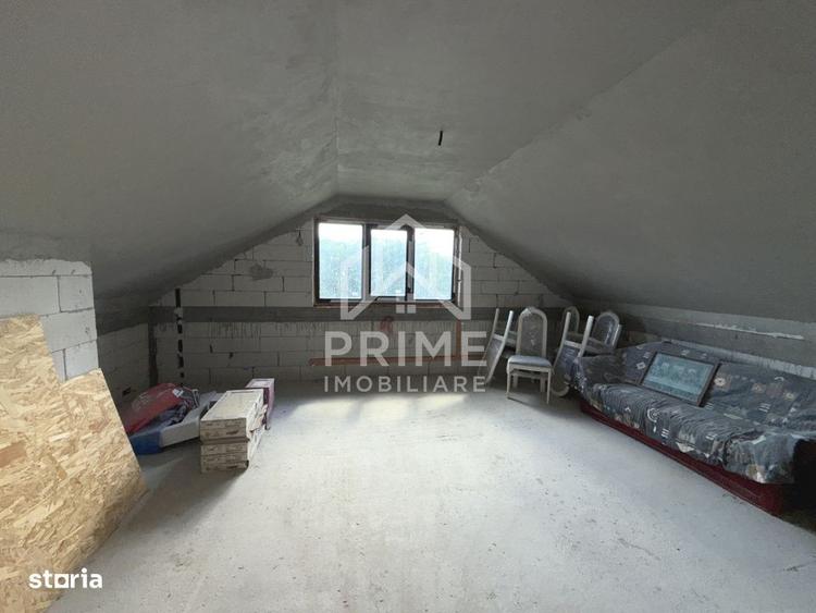 Casă cu 4 camere cu Teren 1800 Mp în Stremț