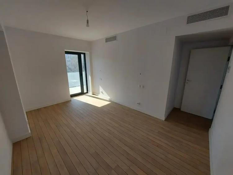 Apartament cu 3 camere decomandat în 13 Septembrie