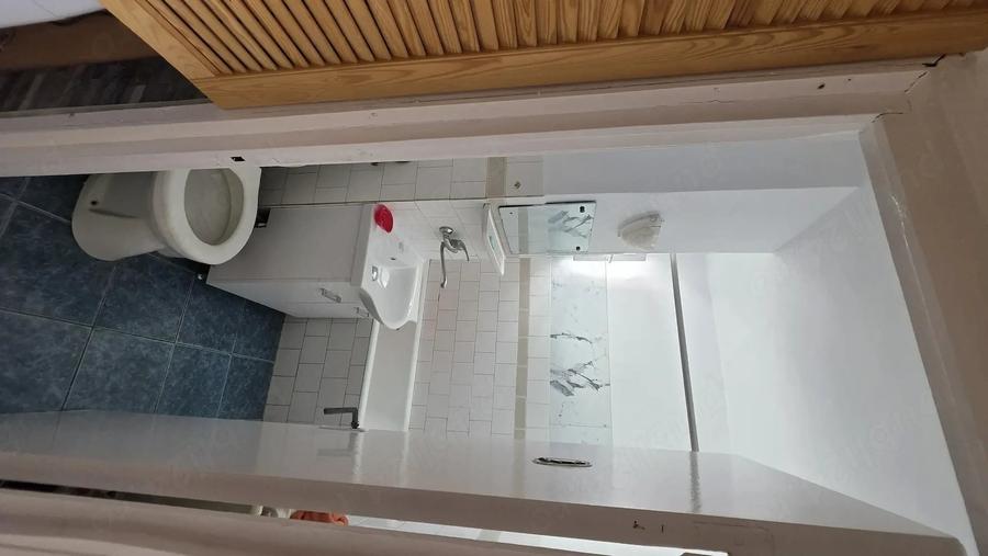 Inchiriez apartament cu 3 camere in zona centrala - 4