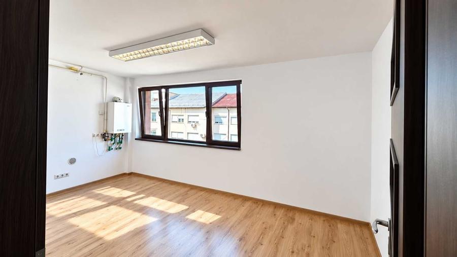Spațiu comercial, de 97 mp, în Central