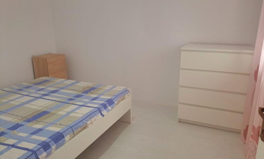 Apartament cu 2 camere semidecomandat, mobilat în Hotvon