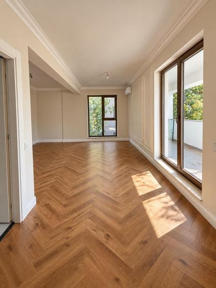 Apartament cu 4 camere decomandat în Herăstrău