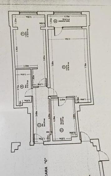 Apartament cu 3 camere decomandat în Tractorul