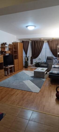 Apartament cu 4 camere decomandat, mobilat în Torontalului