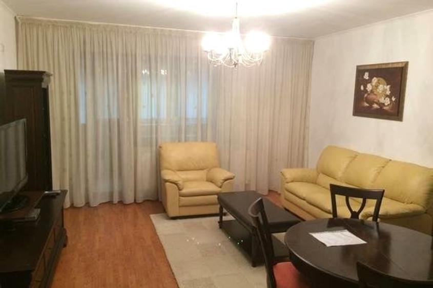 Apartament cu 3 camere semidecomandat în Aviației